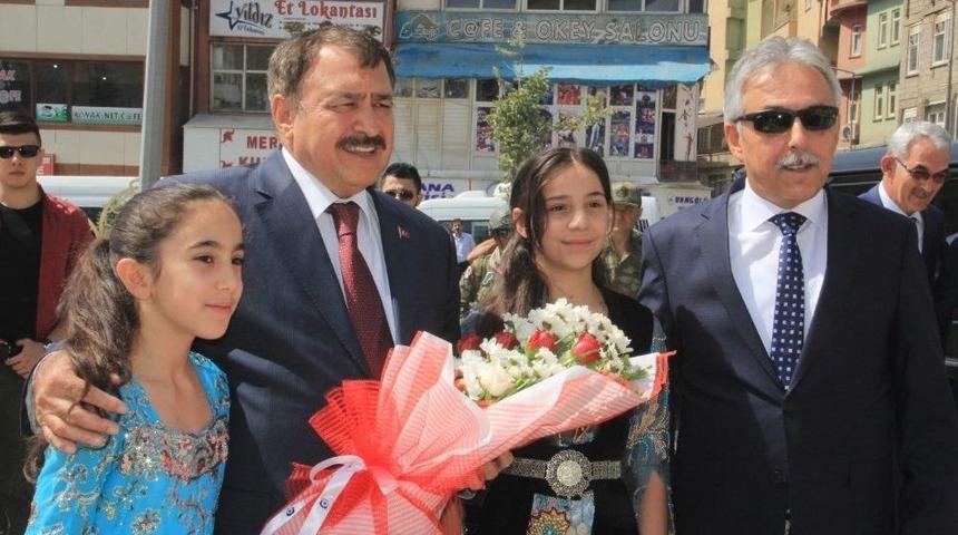 Bakan Eroğlu 18 M&uuml;jdeyle Hakkari&rsquo;ye Geldi