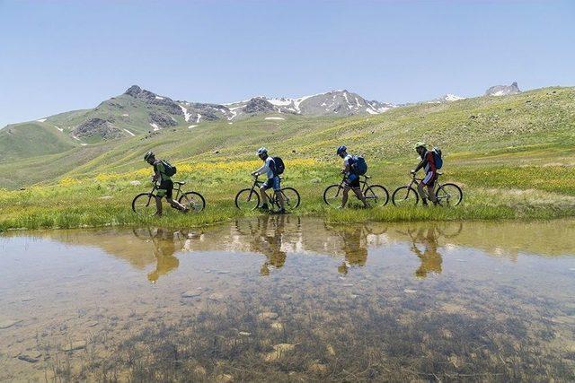 Hakkari’nin Doğa Sporları Rotası Çıkarılıyor