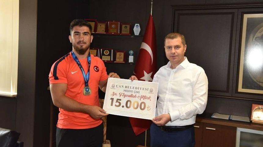 Başkan Kuzu&rsquo;dan D&uuml;nya 3&rsquo;&uuml;nc&uuml;s&uuml;ne B&uuml;y&uuml;k &Ouml;d&uuml;l