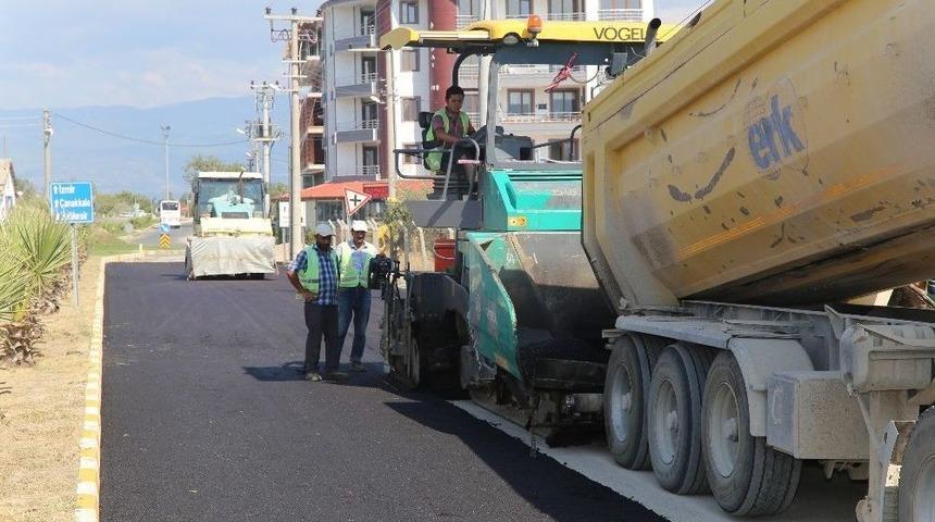 Burhaniye’de Kuvvayi Milliye Bulvarı Asfaltlanıyor