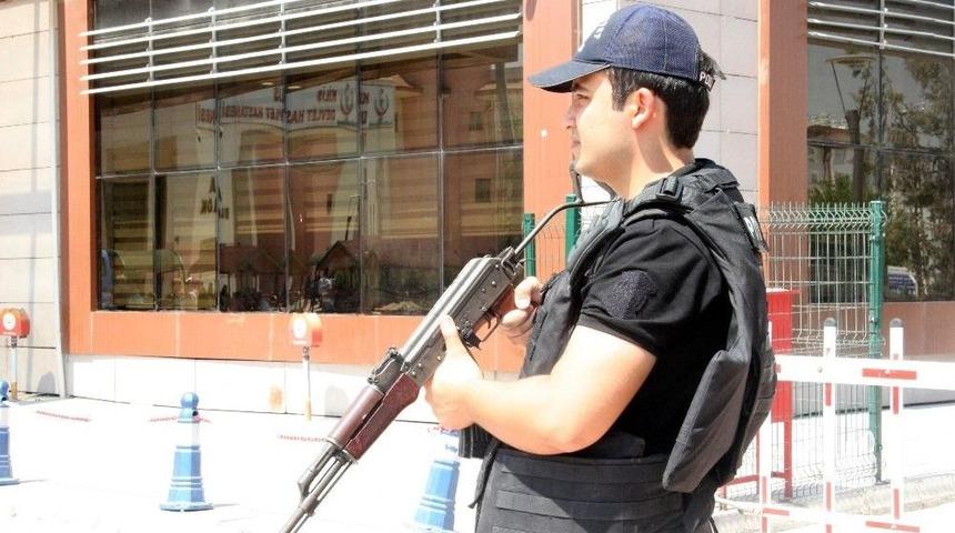 Kilis&rsquo;te Uyuşturucu Operasyonunda G&ouml;zaltına Alınan 8 Kişi Adliyeye Sevk Edildi