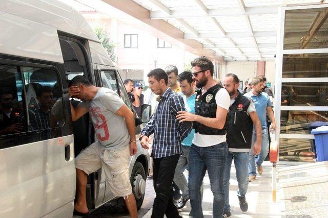 Kilis’te Uyuşturucu Operasyonunda Gözaltına Alınan 8 Kişi Adliyeye Sevk Edildi