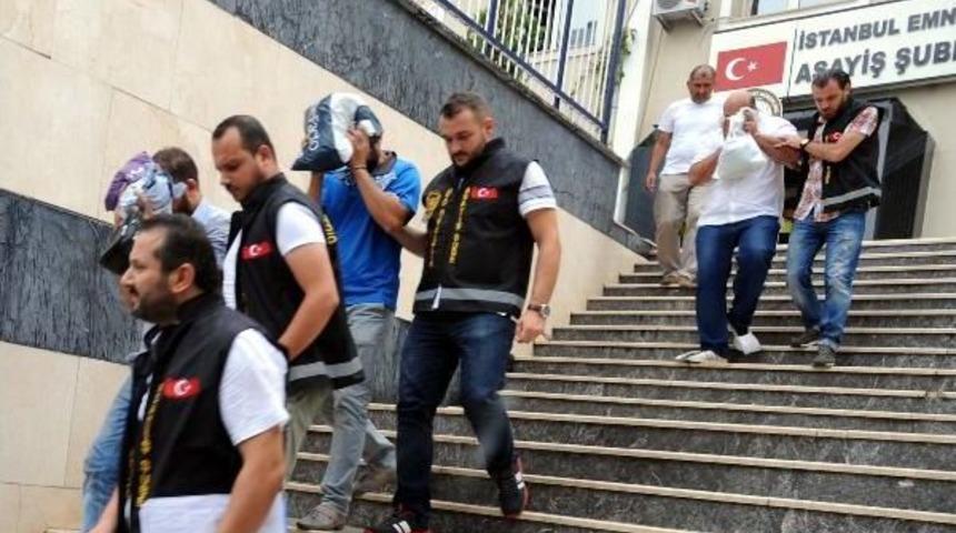 Polise &Ccedil;aldıkları &Ccedil;ekiciyi Satmak Isterken Yakalandılar
