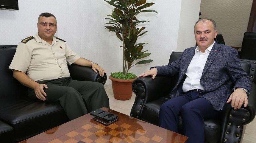 Başkan Gürlesin: " Asker Ve Polisimizin Yanındayız"