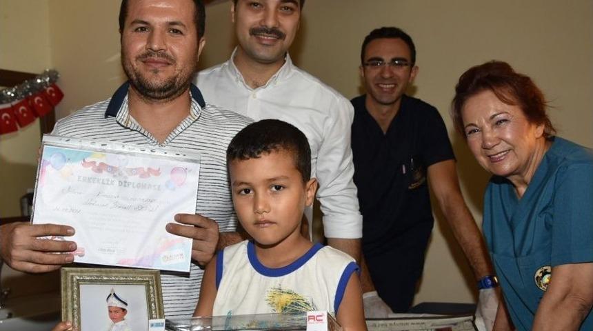 S&uuml;nnet Olan &Ccedil;ocuklara &lsquo;erkeklik Diploması&rsquo;