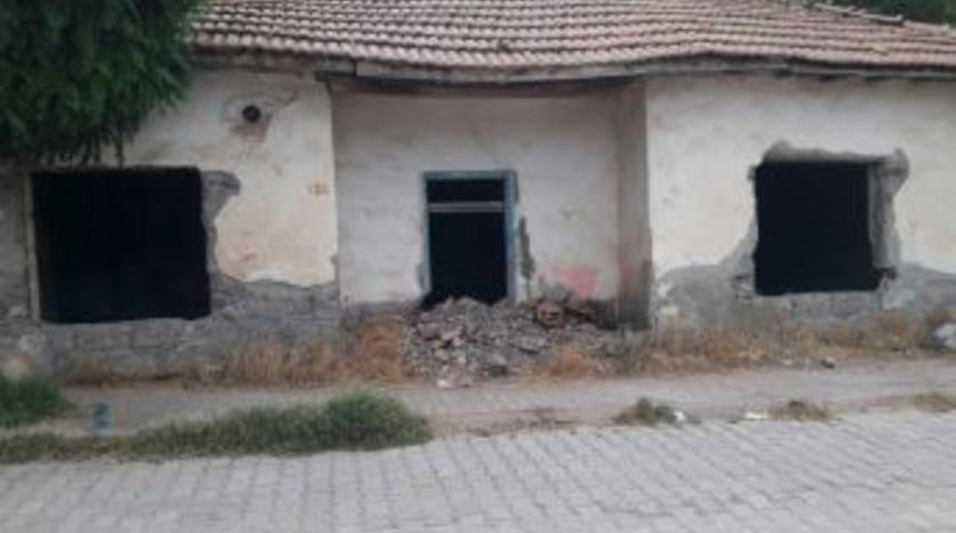 Metruk Evde Bonzai Kullanan Şahıslar Yakalandı