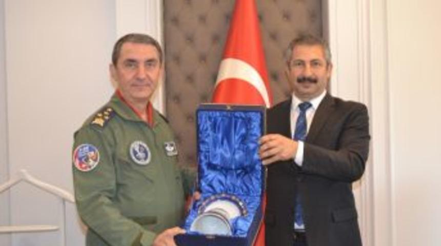 Orgeneral Hasan K&uuml;&ccedil;&uuml;kaky&uuml;z&rsquo;&uuml;n Veda Ziyareti