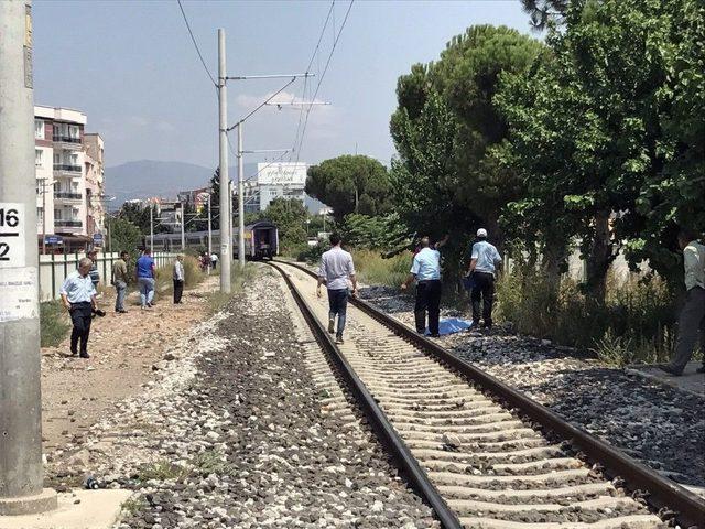 Manisa’da Trenin Çarptığı 14 Yaşındaki Çocuk Öldü