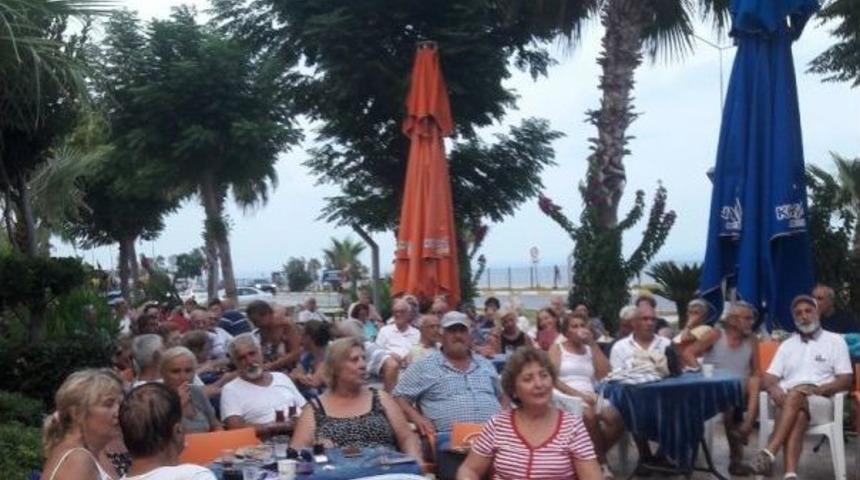 Emekli Kahvesi&rsquo;nde T&uuml;rk Sanat M&uuml;ziği Esintisi