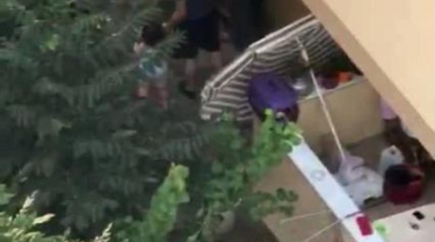 Ataşehir&rsquo;de Gen&ccedil; Kıza Karı-koca Dayağı Kamerada