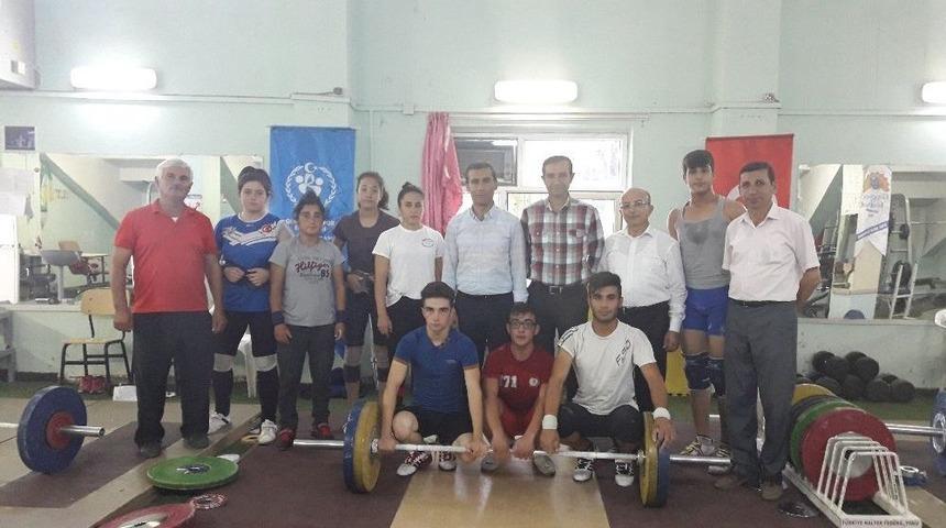 M&uuml;d&uuml;r Keleş Haltercilere Başarılar Diledi