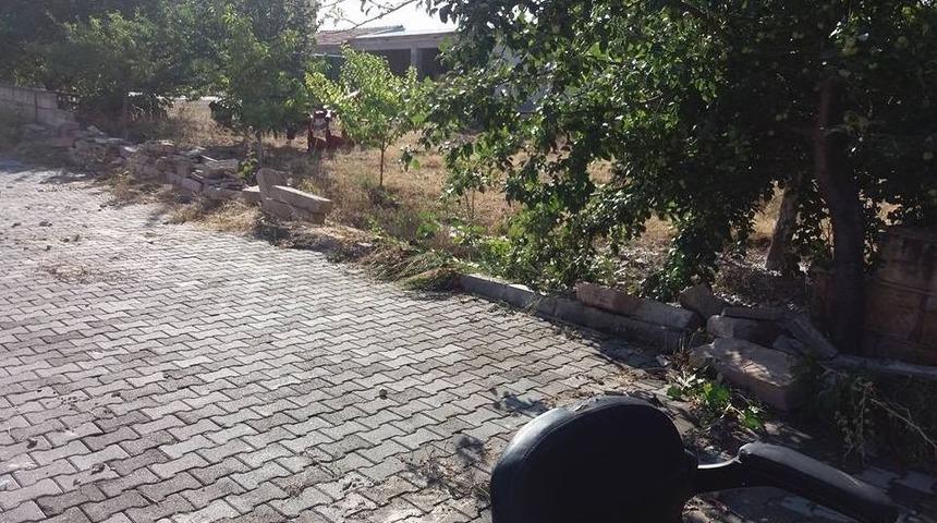 Sağanak Yağış Mucur&rsquo;da Bah&ccedil;e Duvarını Yıktı