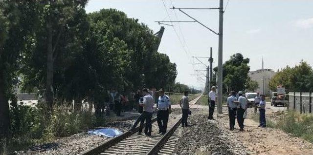 Hemzemin Geçitte Tren Çapan Bisikletli Çocuk Öldü