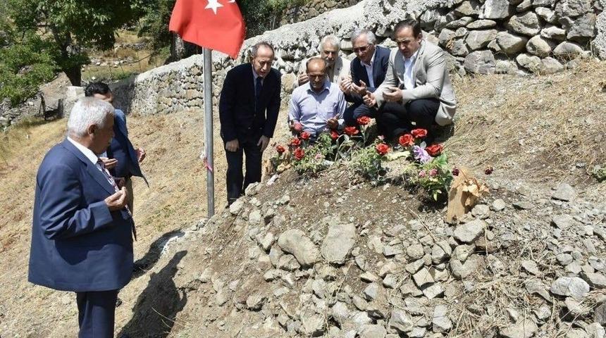 Tbmm Başkanvekili Hamzaçebi’den Şehit Öğretmenin Ailesine Ziyaret