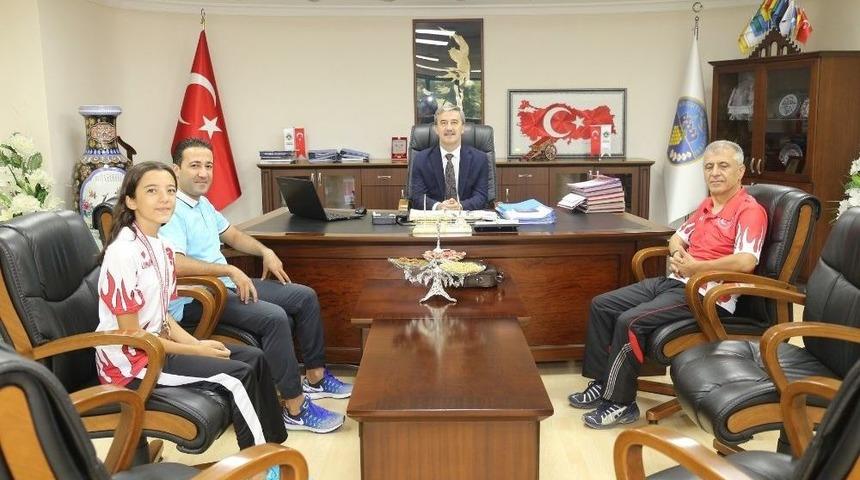 Başkan Şirin T&uuml;rkiye 3.&rsquo;s&uuml; Edanur&rsquo;u Makamında Ağırladı