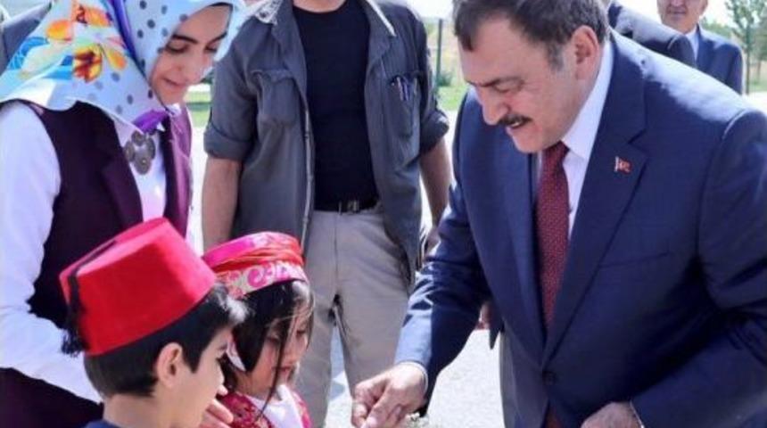 Bakan Eroğlu 20 M&uuml;jdeyle Van&rsquo;a Geldi