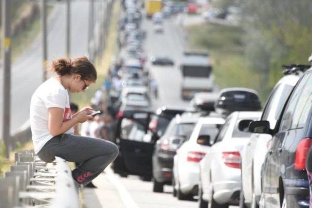 Kapıkule'de Gurbetçilerin 5 Kilometre Dönüş Kuyruğu