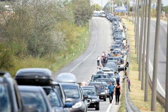 Kapıkule'de Gurbetçilerin 5 Kilometre Dönüş Kuyruğu