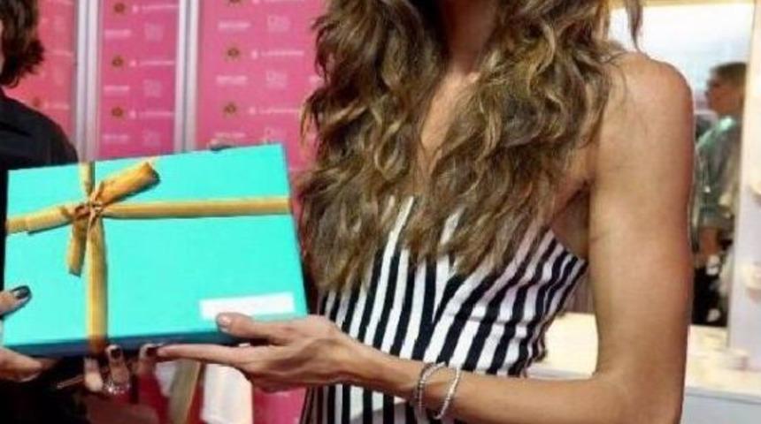 Hepsiburada: &Uuml;nl&uuml; Modeller Girişimci Kadınların &Uuml;rettiği &Ccedil;antaları Kullanıyor