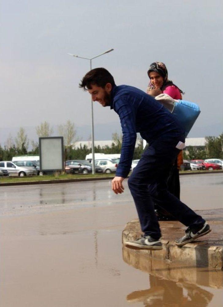 Sağanak Sonrası Hastane Bahçesini Su Bastı G2