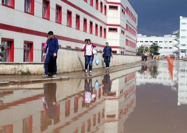 Sağanak Sonrası Hastane Bahçesini Su Bastı G3