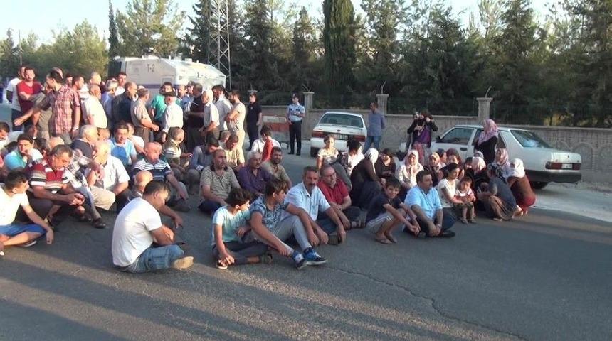 Vatandaşlar Organize Sanayi B&ouml;lgesi Yolunu Trafiğe Kapattı