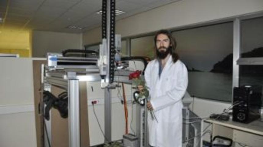 &Uuml;niversiteliler G&uuml;l Toplama Robotu Geliştirdi