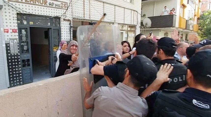 (&ouml;zel Haber)avcılar&rsquo;da Yaşlı Kadın Yıkıma Bastonuyla Direndi