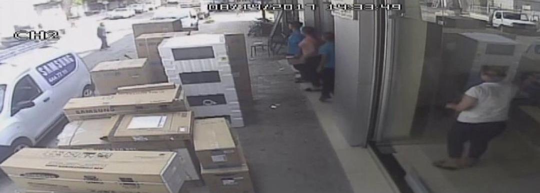 &Ouml;nce At Yarışı İzledi, Sonra Kızına Tecav&uuml;z Ettiğini İleri S&uuml;rd&uuml;ğ&uuml; Şahsı &Ouml;ld&uuml;rd&uuml;