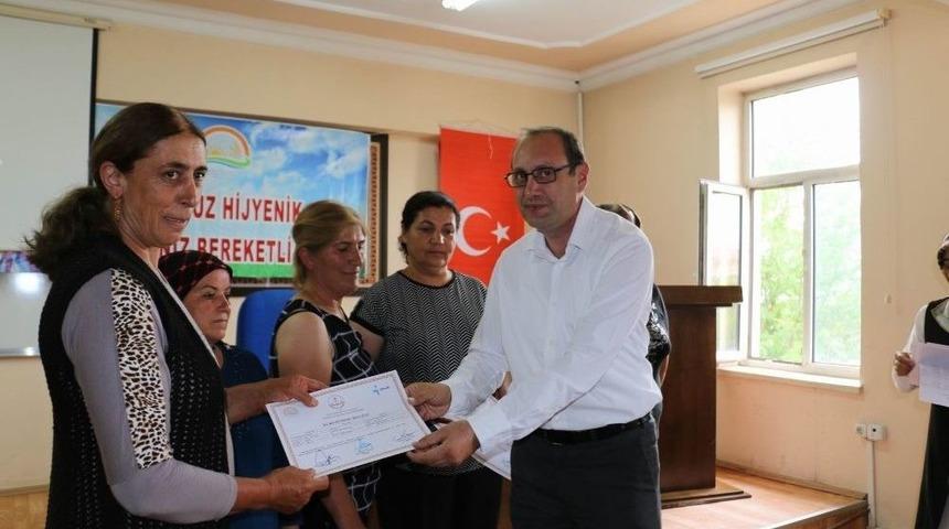 Kadın Çiftçilere Sertifikaları Verildi