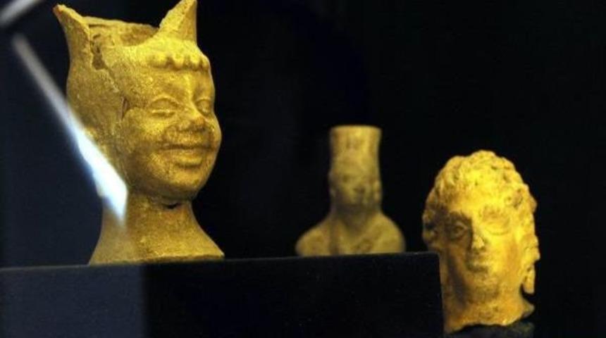 1800 Yıllık G&uuml;len Y&uuml;zl&uuml; Heykelden Kadeh