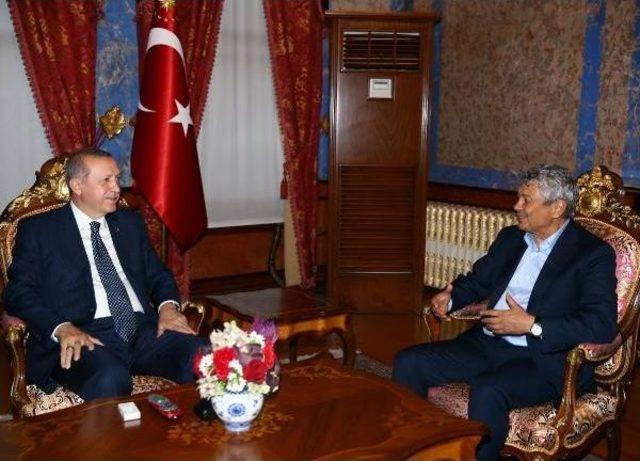 Cumhurbaşkanı Erdoğan, Tff Başkanı Demir&ouml;ren Ile Lucescu yu Kabul Etti 1
