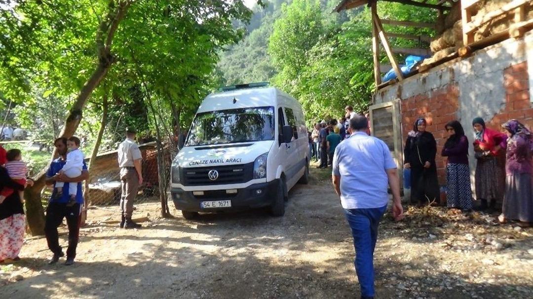 Sakarya&rsquo;da Fındık İş&ccedil;ilerini Taşıyan Trakt&ouml;r Dereye Devrildi: 7 &Ouml;l&uuml;, 9 Yaralı