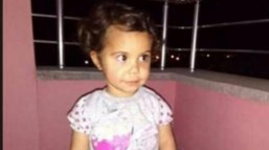 Balkondan D&uuml;şen &Ccedil;ocuk Hayatını Kaybetti