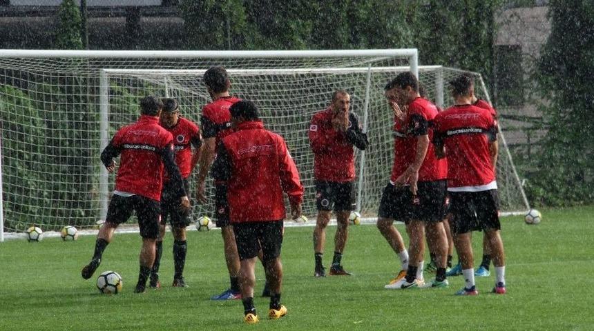 &Uuml;mit &Ouml;zat: &ldquo;seyircisiz Ma&ccedil;, Tatsız Tuzsuz Yemek Gibi Bir Şey"