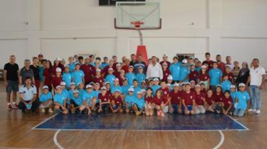 Dinar Belediyesi&rsquo;nden, Yaz Spor Okulu &Ouml;ğrencilerine B&uuml;y&uuml;k Jest