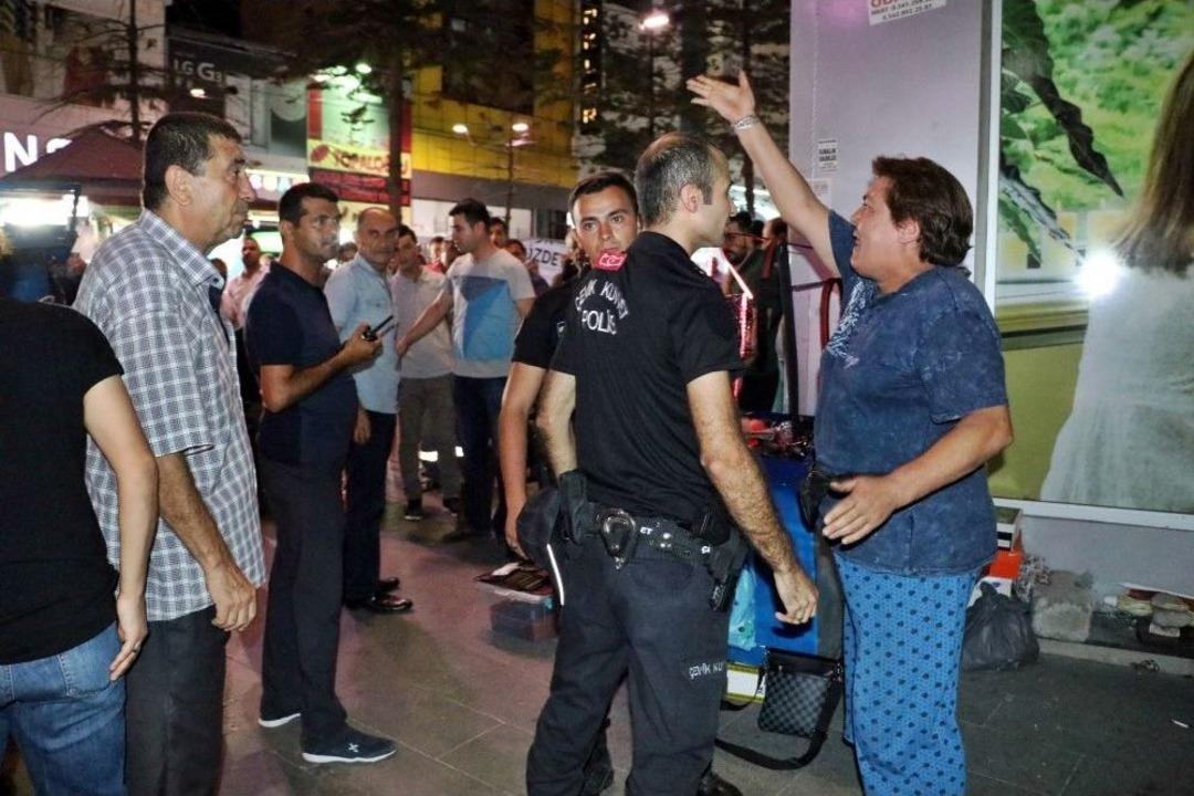 Antalya&rsquo;da Seyyar Satıcılara Sivil Baskın