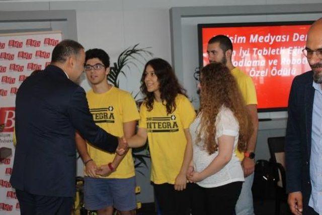 Bilişim Medyası Derneği'nden Bahçeşehir Kolejine Ödül