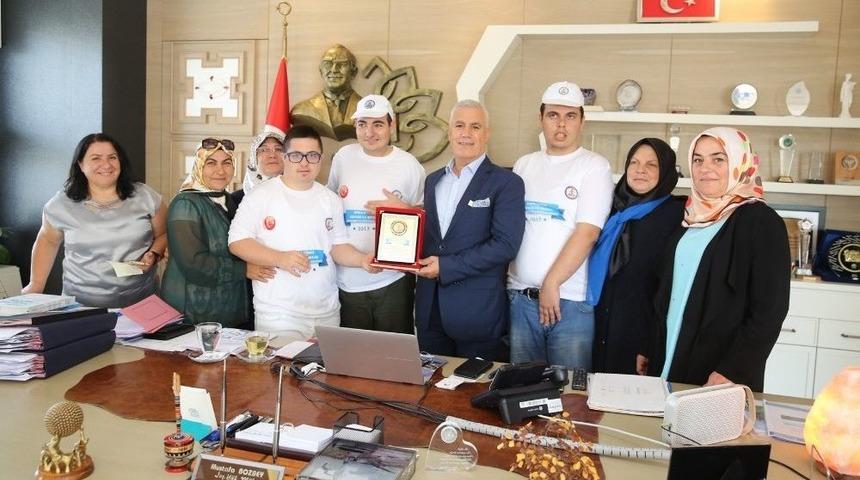 Engellilerden Bozbey&rsquo;e Teşekk&uuml;r