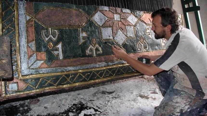 Sivas Halısının Polyesterden Heykelini Yaptılar