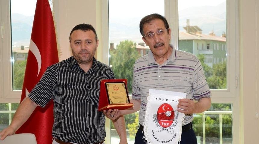 Voleybol Temsilcisinden Başkan Bulutlar&rsquo;a Teşekk&uuml;r