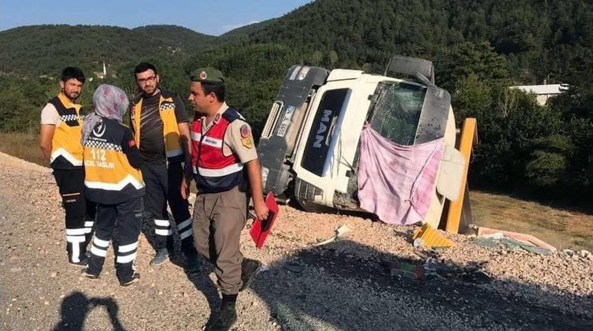 Bolu&rsquo;da Hafriyat Kamyonu Devrildi: 1 &Ouml;l&uuml;