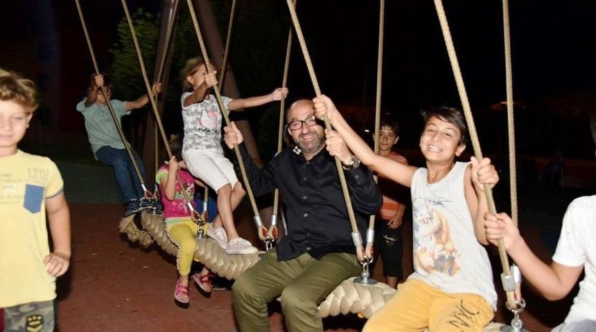 Başkan &Uuml;z&uuml;lmez&rsquo;den Parkta İnceleme