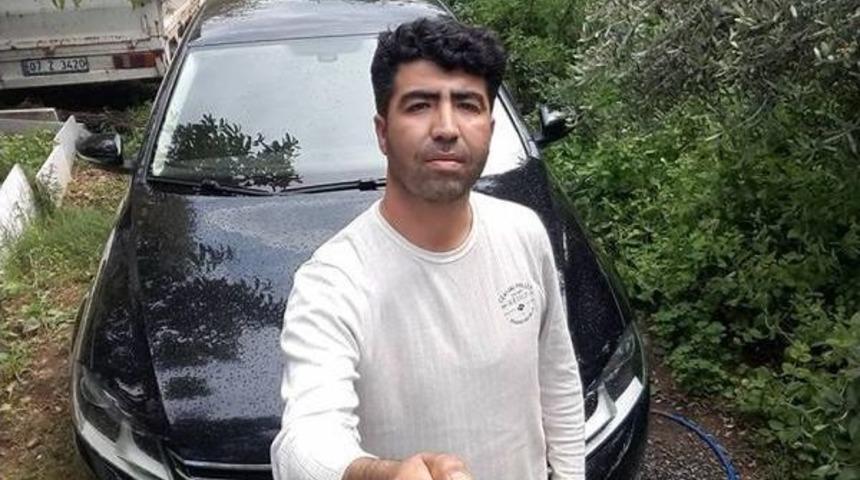 &Ccedil;ocuklarının G&ouml;z&uuml; &Ouml;n&uuml;nde Eşini &Ouml;ld&uuml;ren Koca Tutuklandı