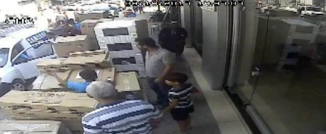 Çocuk Cinayetinin Güvenlik Kamera Kaydı Ortaya Çıktı