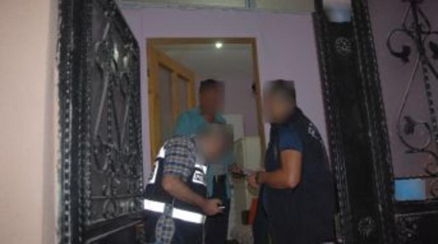 Uşak&rsquo;ta Apartlara Sıkı Takip