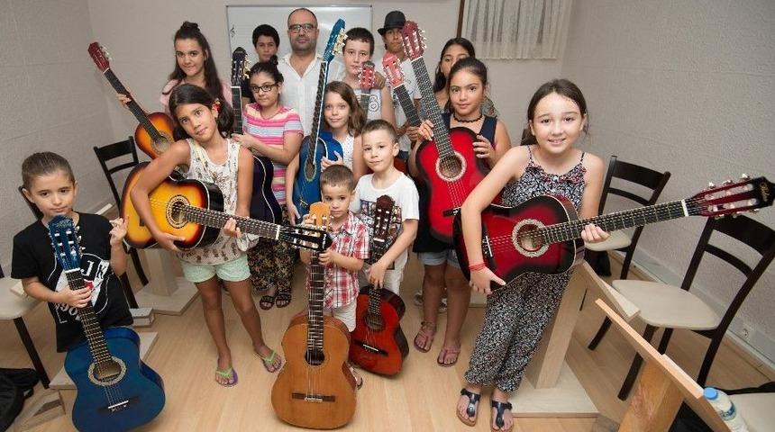 Muratpaşa Belediyesi&rsquo;nden &Ccedil;ocuklara M&uuml;zik Kursu