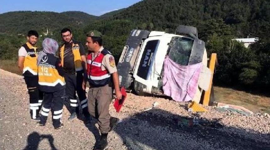 Devrilen Hafriyat Kamyonunun S&uuml;r&uuml;c&uuml;s&uuml; &Ouml;ld&uuml;