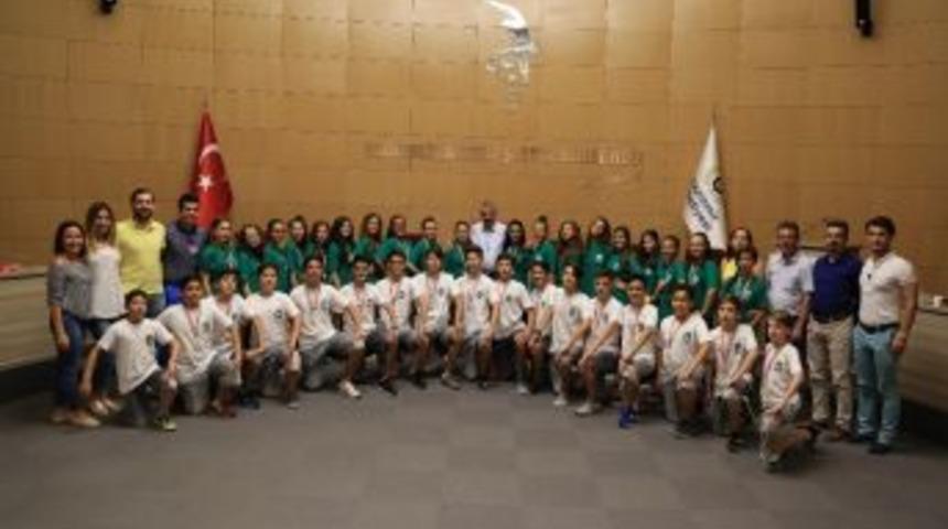 Gaziemir&rsquo;in Halk Oyunları Ekibi T&uuml;rkiye İkincisi Oldu