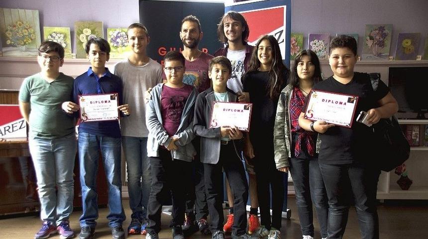 Me&uuml;&rsquo;n&uuml;n Gen&ccedil; Gitaristleri Romanya&rsquo;dan &Ouml;d&uuml;llerle D&ouml;nd&uuml;